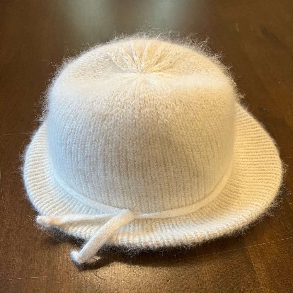 Vintage 1960’s Saks Fifth Avenue Cream Fuzzy Hat